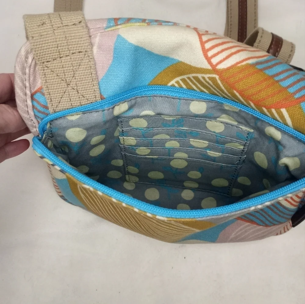 Fossil Y2K Geometric Striped Shaped Multi Pocketed Adjustable Crossbody Boho Bag
